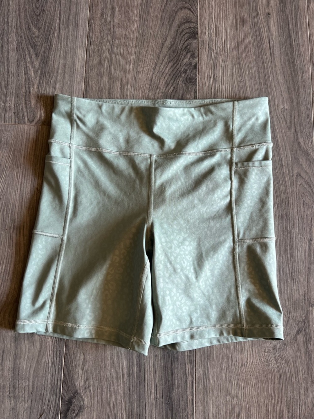 GAP Women’s Light Sage Green Bike Shorts with Side Pockets